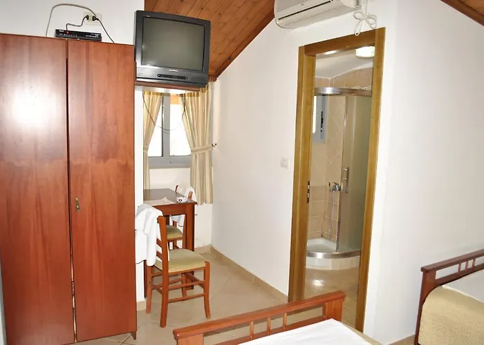 Bleta מלון Gjirokastër