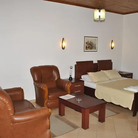 Bleta Hotel 3*